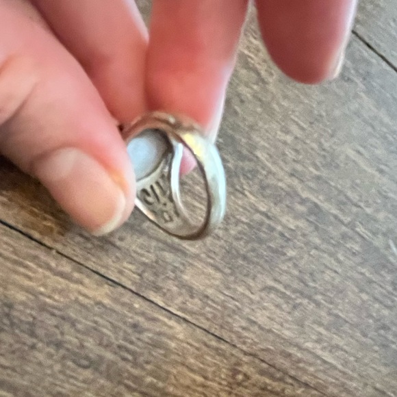 Mother of Pearl Cut Out Band Ring Size 5.5 Sterling Silver - Picture 6 of 11